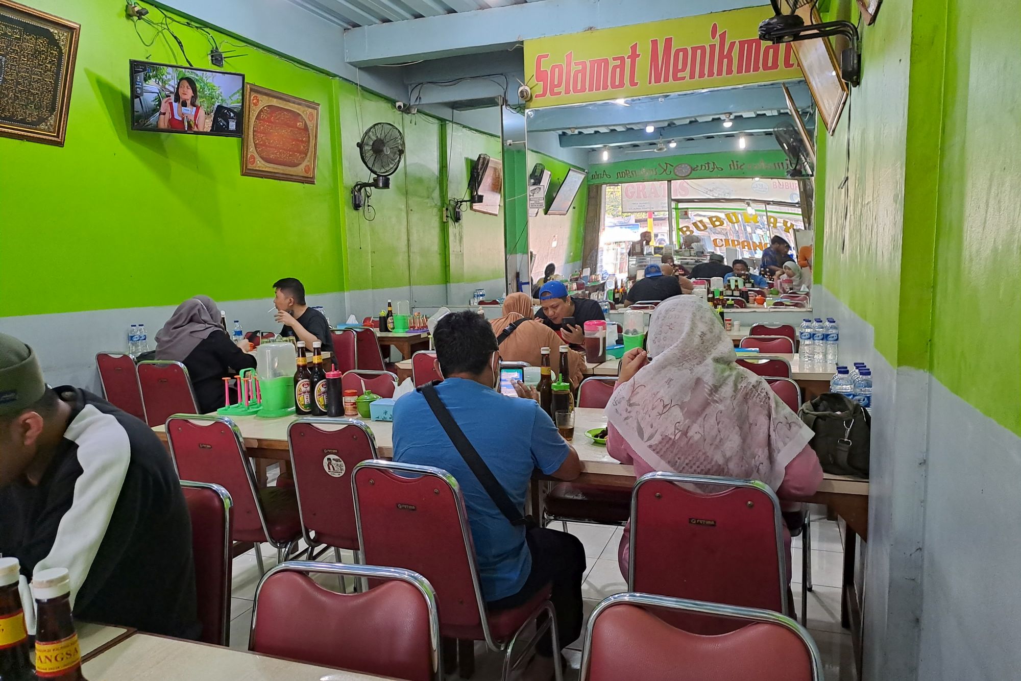 Interior bubur ayam C7